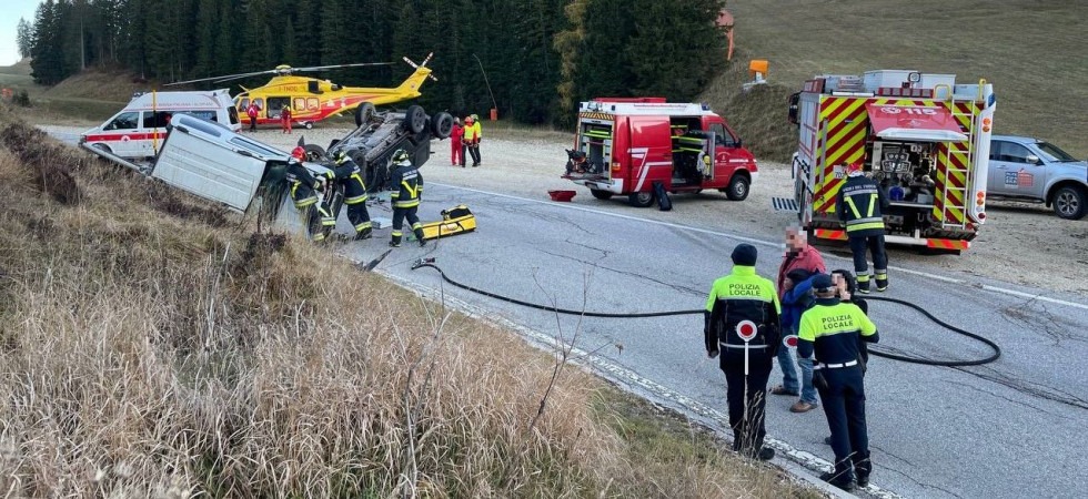 Terribile frontale tra due auto a Folgaria: entrambi i mezzi si ribaltano, due i feriti